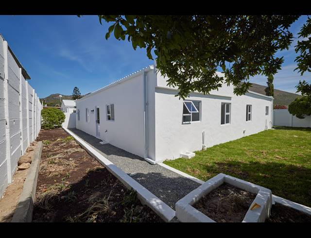3 BEDROOM HOUSE FOR SALE IN CAPRI